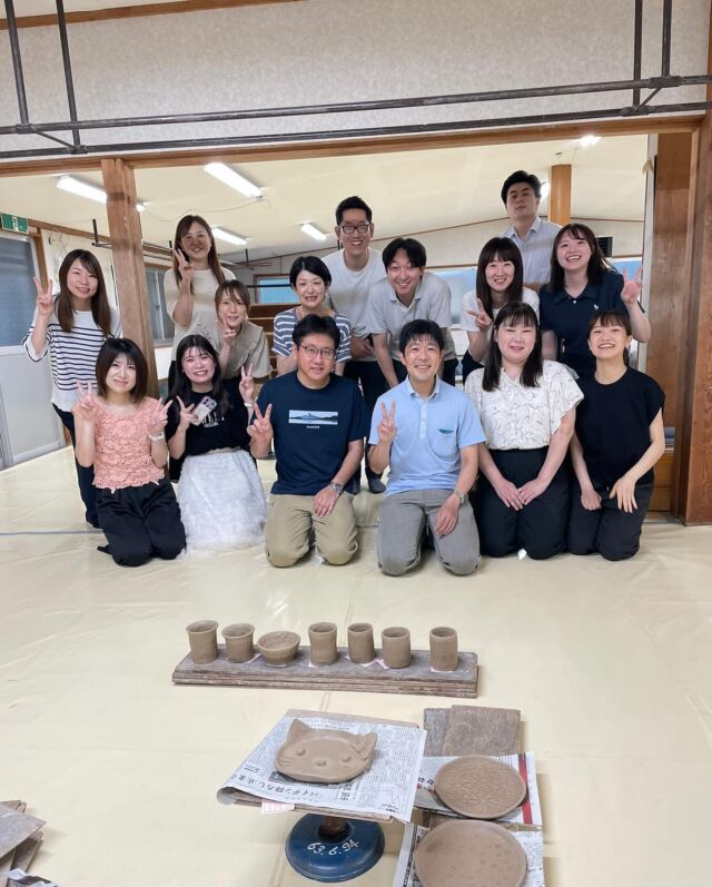 .
みなさんこんにちは！スタッフのささきです🍉

先日、7月の事務所レクリエーションで陶芸体験をしてきました🧏🏼‍♀️🎶
私は小学生ぶりの体験でとっても楽しかったです＾＾

湯呑みやお皿やお茶碗や、みなさん自由に素敵な作品を作っておりました！焼き上がりがとっても楽しみです🍵🌟

この日の動画もvlogにしたいと思っておりますのでお楽しみにー😽💞

#山形 #平清水焼 #七右エ門窯 #山形会計事務所 #井上公認会計士事務所